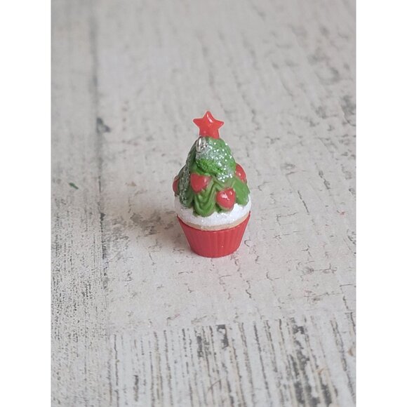 Hallmark Tasty Tannenbaum mini ornament Xmas cupcake - Picture 3 of 7
